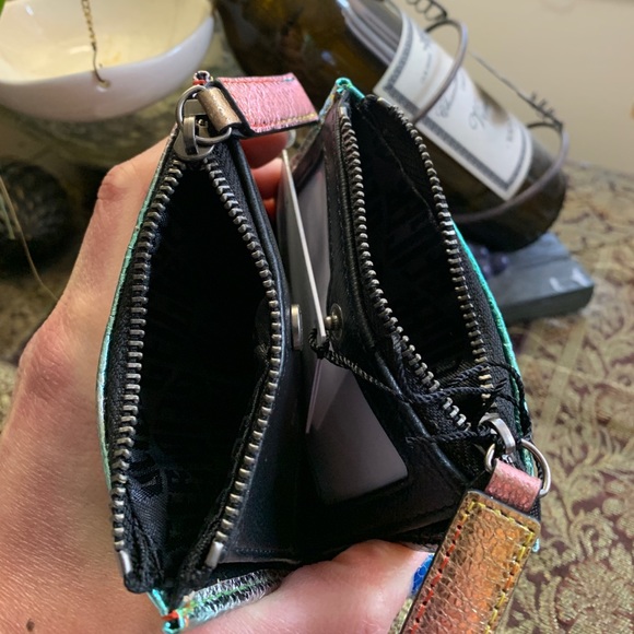 Authentic KURT GEIGER LONDON Metallic leather bifold snap 2zips cards/ID wallet - Picture 8 of 10